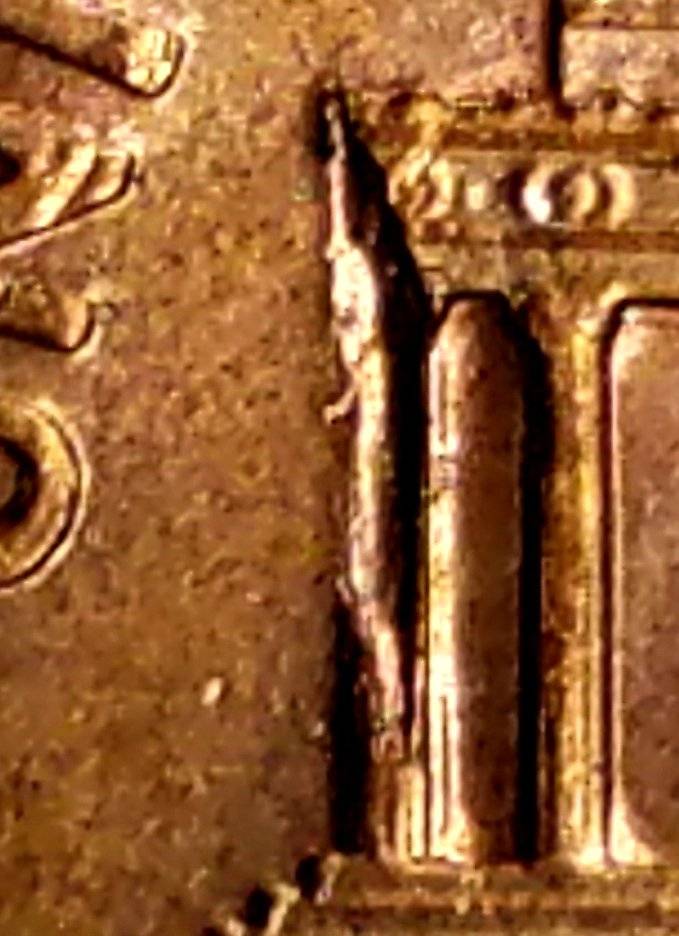 2007-P-Lincoln-Cent-Struck-Through-Center-Of-1-St-Column-And-Left-Eave?
